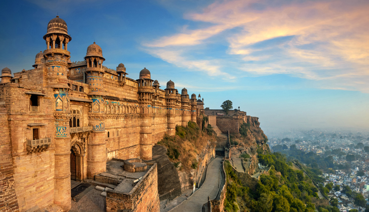 मध्यप्रदेश की भव्य ऐतिहासिक झलक को दर्शाते हैं यहां के किले, जानें इनके बारे में travel places,famous forts,forts of madhya pradesh