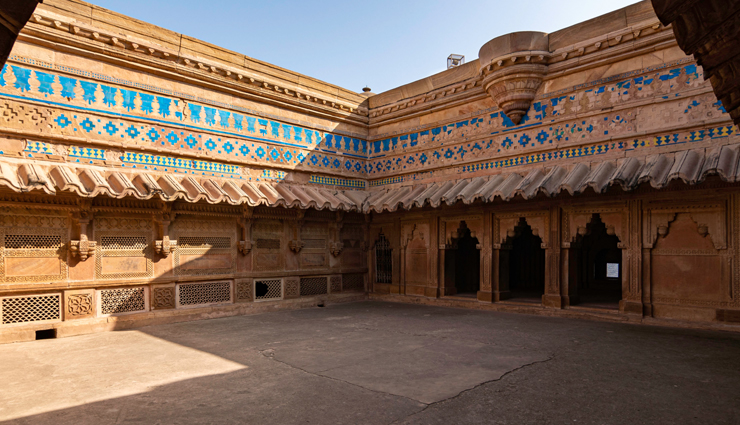 gwalior fort madhya pradesh,citadel of history and splendor,majestic gwalior fort,historical landmark in madhya pradesh,architectural marvels of gwalior fort,religious wonders of gwalior fort,panoramic views from gwalior fort,gwalior fort sound and light show,exploring the magnificence of gwalior fort,gwalior fort tourism in madhya pradesh