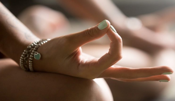 hand mudras,hand mudras to lose weight,weight loss,surya mudra,linga mudra,kapha-nashak mudra,vaayan mudra,gyan mudra,Health,Health tips