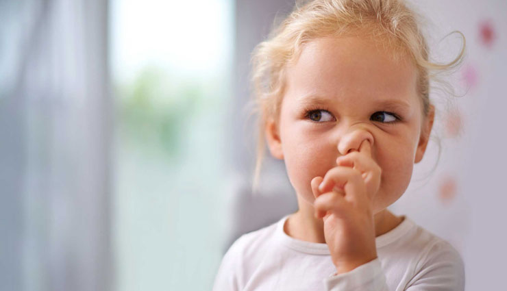 बार-बार यहाँ छूकर आप कर रहे हैं अपनी सेहत के साथ खिलवाड़, जानें और ध्यान रखें 