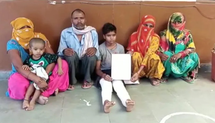 UP News: 5 मिनट देर से स्कूल आया बच्चा, नाराज प्रिंसिपल ने बेरहमी से पीटा, दोनों पैर की हड्डी टूटी