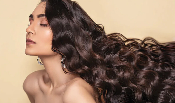 बालों की फ्रिज़ीनेस बिगाड़ सकती हैं आपका लुक, इन हेयरस्टाइल से बने स्टाइलिश बालों की फ्रिज़ीनेस बिगाड़ सकती हैं आपका लुक, इन हेयरस्टाइल से बने स्टाइलिश