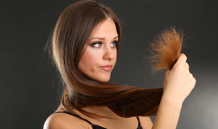 महिलाओं के लिए बड़ी समस्या बनते हैं दोमुंहे बाल, इन उपायों से दूर करें यह परेशानी 