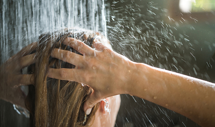 avoid these mistakes while shampooing it becomes the reason for hair fall,hair care tips,hair care,winter hair care tips,hair care  tips in hindi,beauty tips,beauty hacks