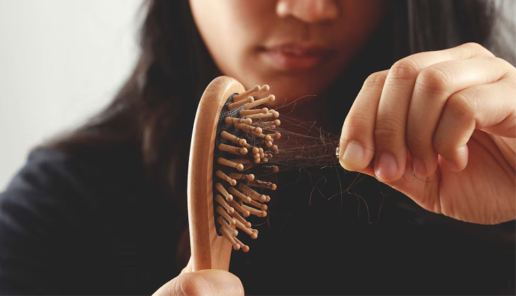 9 DIY Ways To Treat Hair Fall in Monsoon