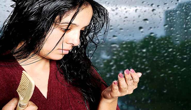 बारिश के मौसम में जरूरी है बालों की देखभाल, इस तरह बनाए इन्हें हेल्दी और स्ट्रॉन्ग