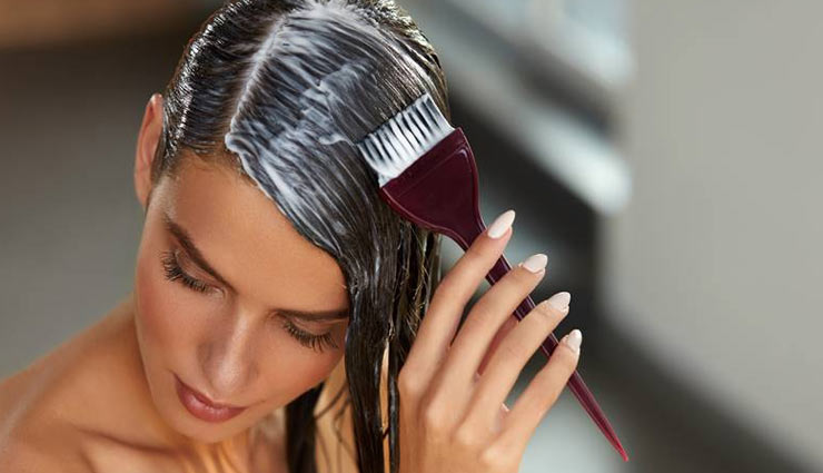 गर्मियों में  इन 5 हेयर मास्क से बालो को बनाये चमकदार 