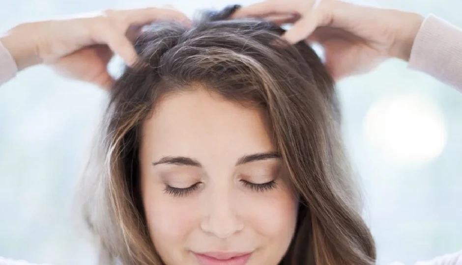 सिर्फ तेल लगाना नहीं है काफी, चंपी का यह सही तरीका गंजेपन से बचाने में करेगा मदद; जरूर जान लें सिर्फ तेल लगाना नहीं है काफी, चंपी का यह सही तरीका गंजेपन से बचाने में करेगा मदद; जरूर जान लें