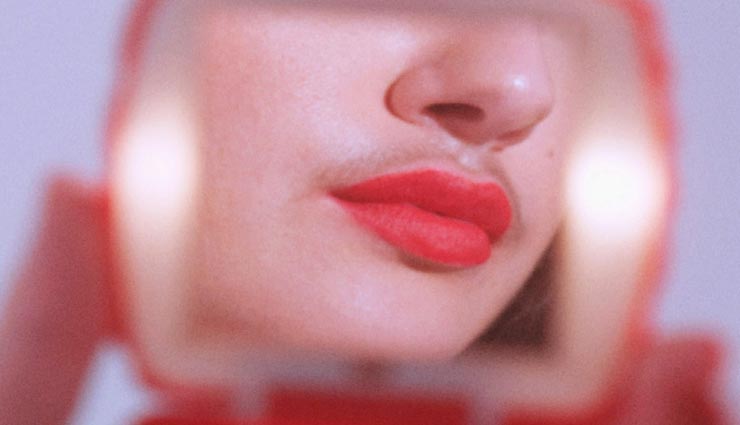 लड़कियों की खूबसूरती कम करते हैं अपर लिप्स पर आए बाल, इस तरीके से मिलेगा छुटकारा