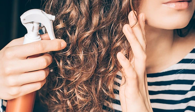 2 DIY Sprays for Dandruff Free Hair