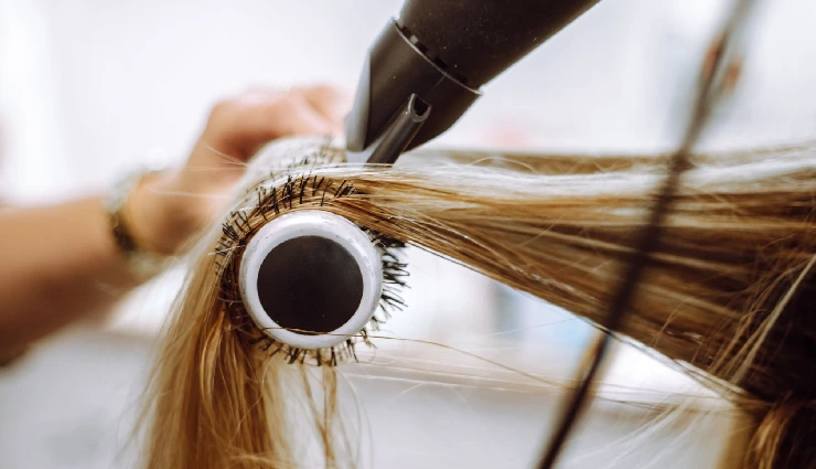 signs you need a haircut,time for a trim,hair damage signs,split ends remedy,when to cut hair,haircut tips,healthy hair maintenance,dry frizzy hair fix,hair breakage signs,manage wild hair