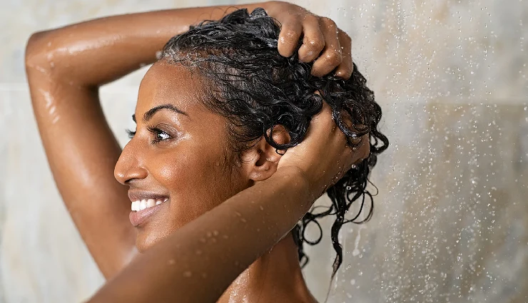 oily hair dry scalp,home remedies for oily hair,dry scalp treatment,dandruff solutions,itchy scalp remedies,greasy hair care,natural hair care tips,hair and scalp balance,remove scalp buildup,healthy hair remedies