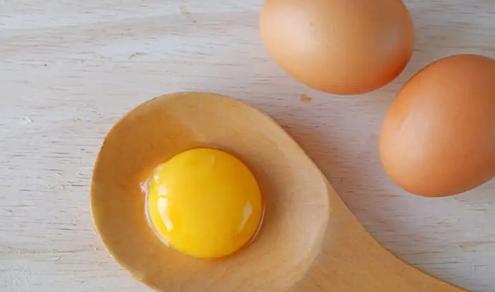 try these home remedies to get rid of dandruff problem,beauty tips,beauty hacks