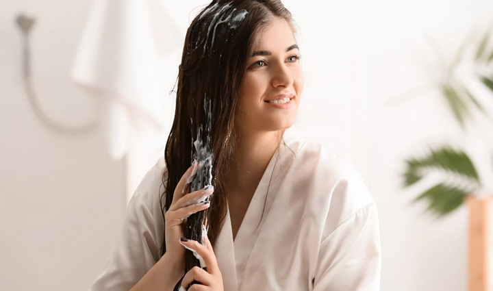 avoid these mistakes while shampooing it becomes the reason for hair fall,hair care tips,hair care,winter hair care tips,hair care  tips in hindi,beauty tips,beauty hacks