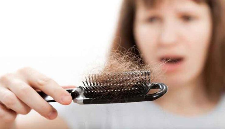 गीले बालों में की गई ये गलतियां बनती है हेयरफॉल का कारण, जानें और बचे