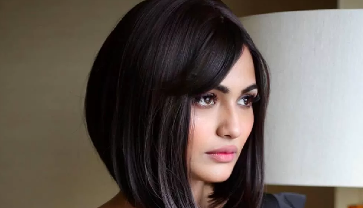 concealing double chin with makeup,makeup tricks for hiding double chin,camouflaging double chin with makeup,tips to disguise a double chin with makeup,makeup techniques for minimizing double chin,double chin concealing makeup hacks,camouflaging techniques for double chin,makeup strategies for hiding a double chin,tips for minimizing a double chin with makeup,creating a slimmer jawline with makeup,disguising a double chin using makeup,concealing techniques for a defined jawline,tricks for reducing the appearance of double chin,makeup illusions for a slender jawline,expert makeup tips for double chin coverage