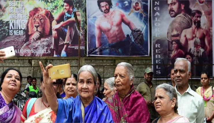 1000 करोड़ कमाने वाली पहली फिल्म बनी बाहुबली-2 prabhas,bahubali the conclusion,1000 crore box office collection by bahubali 2,anushka