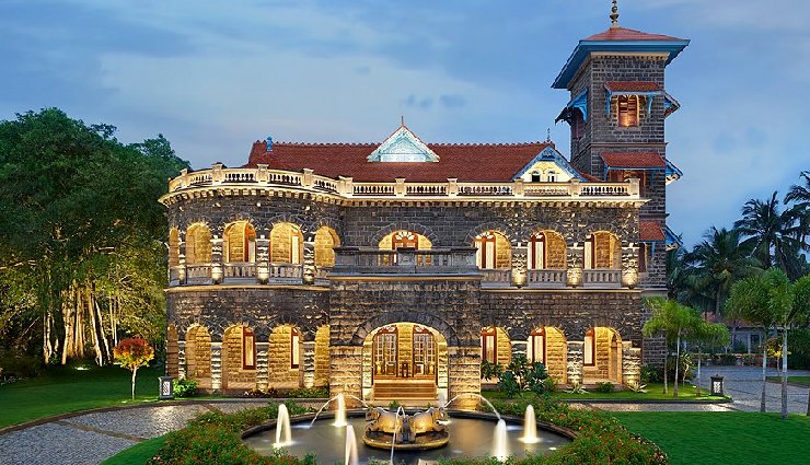 trivandrum historical places,must visit in trivandrum,padmanabhaswamy temple,kowdiar palace,napier museum,anchuthengu fort,vizhinjam lighthouse,attukal bhagavathy temple,kuthiramalika palace,halcyon castle,vizhinjam rock cut cave,beemapally mosque