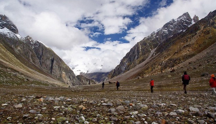 4 lesser known trekking places in india,best treks in india,trekking in india,summer vacations trekking,least known treks in india,most beautiful treks in india,most difficult treks in india,chadar trek,ladakh,ladakh,the markha valley trek,hampta pass trek,bara bhangal trek