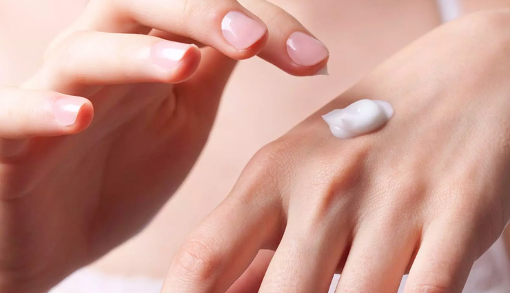 हाथों का कालापन करता है ख़ूबसूरती को कम, इन्हें गोरा बनाने के लिए आजमाए ये उपाय 