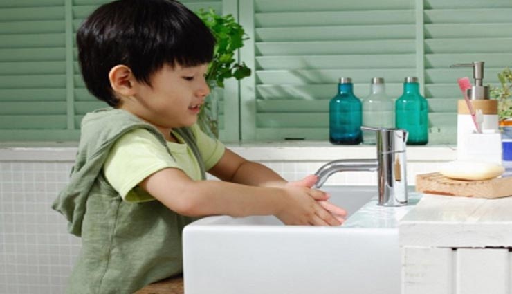 सैनिटाइजर का ज्यादा इस्तेमाल ना पड़ जाए कहीं भारी, जान लें नुकसान