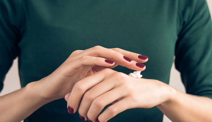 Keep Your Hands Soft With These Home Remedies