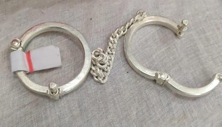 चित्तौड़गढ़ : जेल जाने से बच गया तो श्रद्धालु ने सांवलिया सेठ को चढ़ाई 226 ग्राम चांदी से बनी हथकड़ी