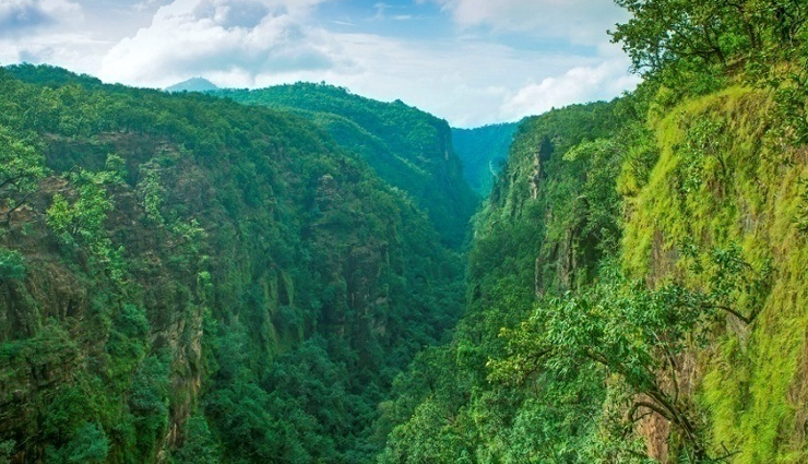 pachmarhi,monsoon destinations in pachmarhi,pachmarhi travel,holidays in pachmarhi,travel destinations pachmarhi,pachmarhi travel guide,satpura ki rani,satpura