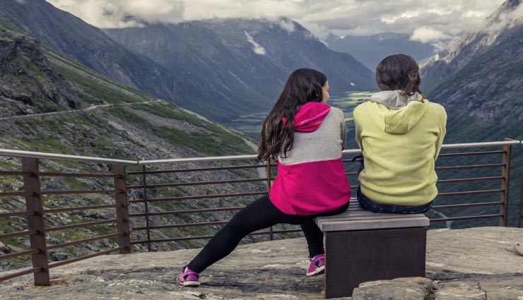 upset after breakup,Friendship,friend breakup,friendship tips