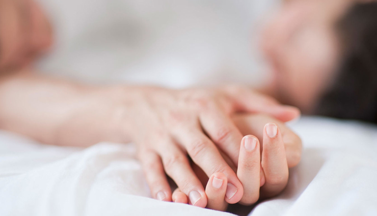 love,mates and me,sex,love and sex,5 points where a guy loves to get touched,crossing fingers,cheeks,waist,playing with chest,feet rub