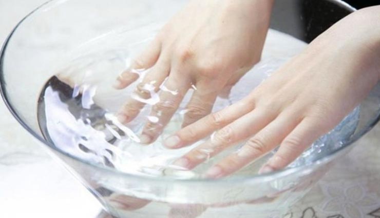 इस तरह रखें हाथ-पैर की खूबसूरती का ख्याल, बढ़ेगा आपका आकर्षण beauty tips,beauty tips in hindi,manicure and pedicure,home remedies,hand beauty