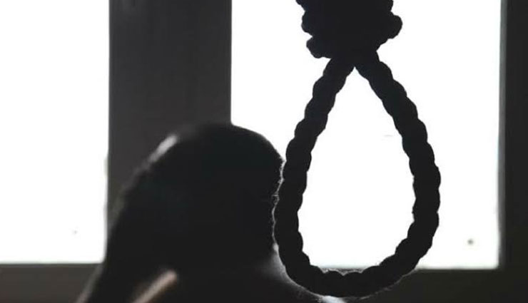 लॉकडाउन की वजह से पति हुआ पत्नी से जुदा, याद में लगाई फांसी