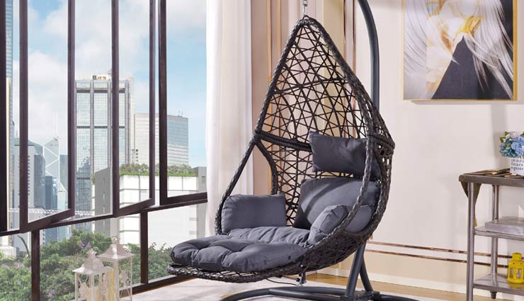 हैंगिंग चेयर बनेगी आपके घर का आकर्षण, इस तरह ले इस्तेमाल में