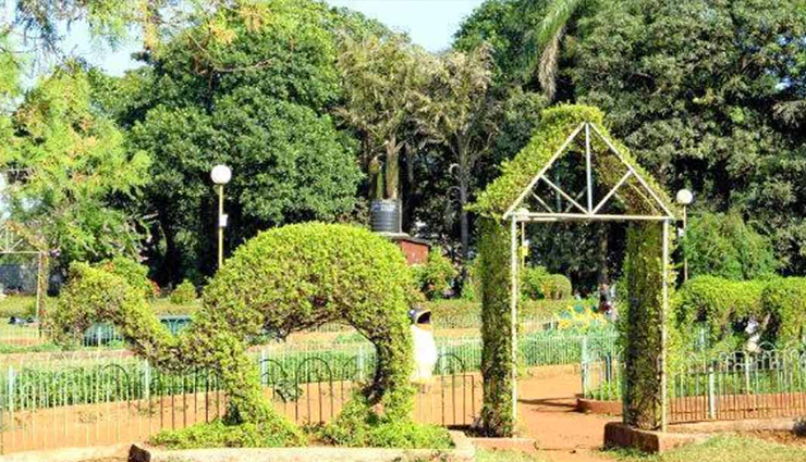 best gardens of the country attract tourists,holidays,travel,tourism