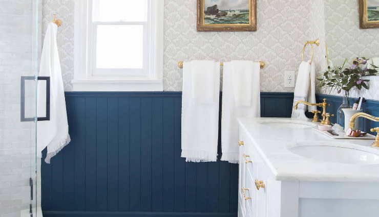 bad bathroom habits,bathroom hygiene mistakes,avoiding bathroom germs,bathroom infection prevention,cleaning bathroom essentials,healthy bathroom habits,bathroom bacteria and germs,toothbrush storage,loofah cleaning,towel hygiene,bathroom ventilation,mobile phone in bathroom,shower head cleaning