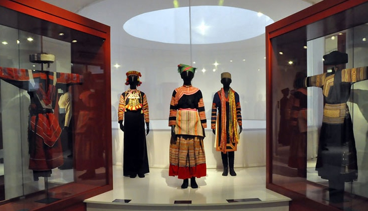 hanoi,places to visit in hanoi,things to do in hanoi,buzzing heart of hanoi,womens museum,lake with a tale,vietnamese egg coffee,night market