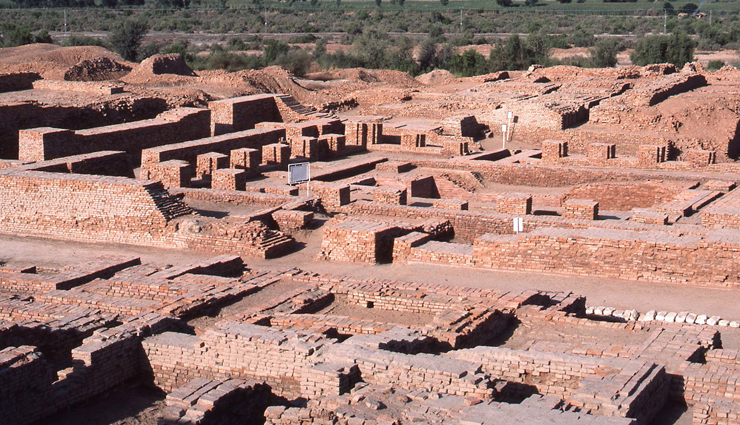 hansi,tourist attraction in hansi,places to visit in hansi,fort of hansi,durgah char qutab,barsi gate,ruins of rakhigarhi,shri 1008 bhagwan parshavnath digambar jain atishay kshetra punyoday teertha