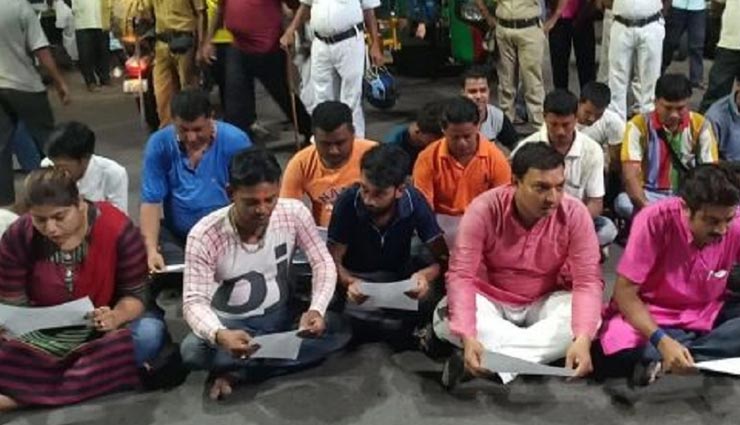 uttar pradesh,police,namaz not at road,yogi government,news,news in hindi