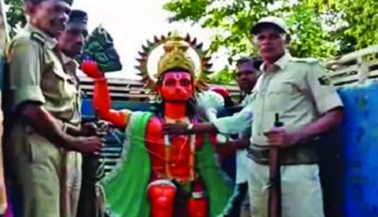 पुलिस की हिरासत में लिए गए हनुमान जी, कारण आपको चौंका देगा