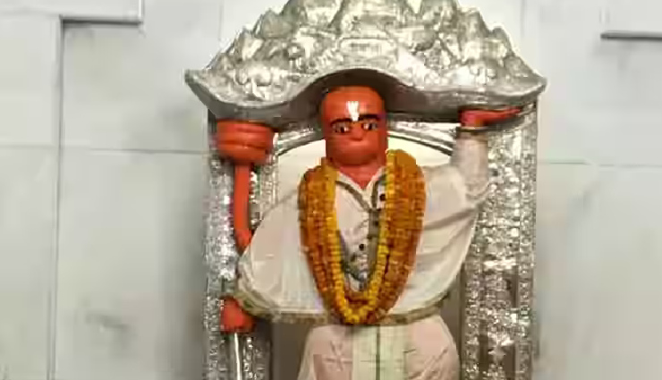 famous temples in prayagraj,temples to visit in prayagraj,shri bade hanuman ji temple,patalpuri temple,alopi devi temple,nag vasuki temple,lalita devi temple,shankar viman mandapam,kalyani devi temple,dashashwamedh temple,someshwar mahadev temple,hanuman mandir civil lines