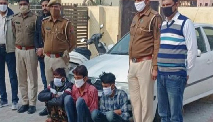 हनुमानगढ़: स्कोडा कार में 20 किलो डोडा पोस्त के साथ तीन युवक गिरफ्तार, एक लोडेड पिस्टल भी हुई बरामद