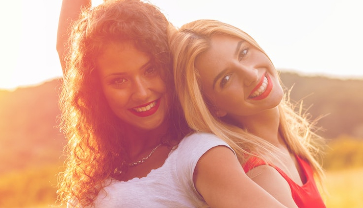 what is a true friend,signs of a true friend,qualities of a genuine friend,how to recognize a true friend,characteristics of a best friend,true friendship traits,what makes a good friend,finding real friends,understanding true friendship,indicators of a loyal friend