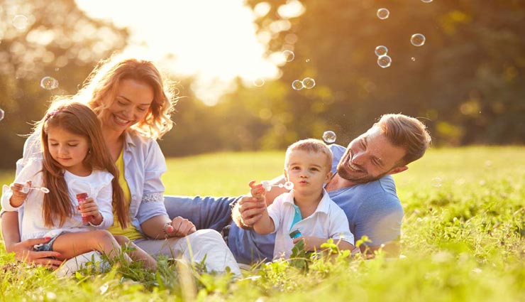 रात को सोने से पहले जरूर करें ये काम, बनी रहेगी परिवार में खुशियां