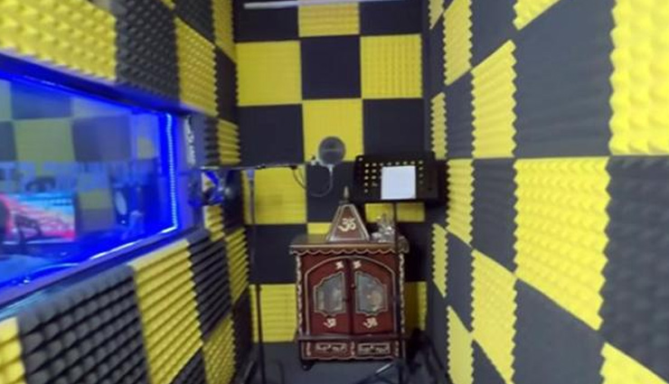 VIDEO: 'हर हर शंभू' गाने वालीं Farmani Naaz ने दिखाया अपना 1 करोड़ का 'नाज स्टूडियो', अंदर बना है एक मंदिर भी farmani naaz religion,farmani naaz studio,har har sambhu,farmani naaz history,farmani naaz husband name,farmani naaz family,farmani naaz age,farmani naaz biography,farmani naaz income,har har shambhu lyrics,har har shambhu status,har har shambhu download,har har shambhu remix,har har shambhu singer,har har shambhu singer original,har har shambhu singer ka naam