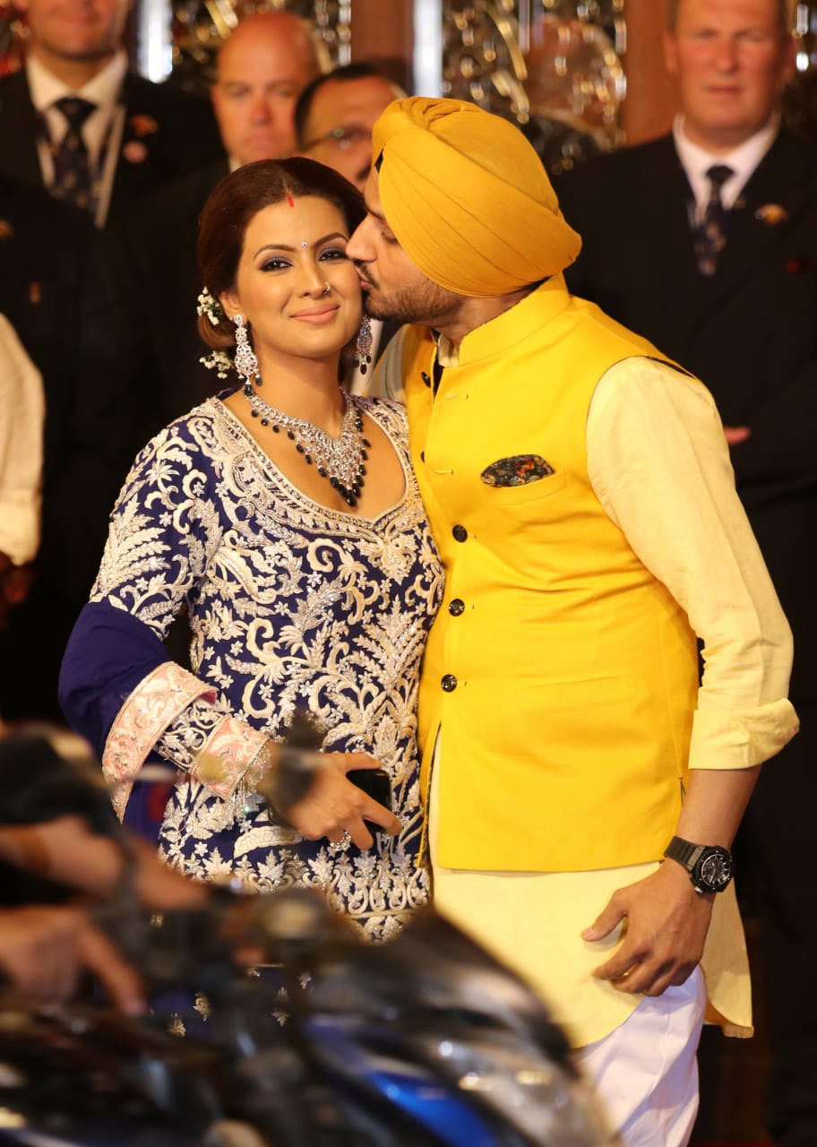 isha ambani-anand piramal wedding,isha ambani,marriage photos,anand piramal,mukesh ambani,sachin tendulkar,harbhajan singh,ranveer singh,deepika padukone,priyanka chopra,nick jonas