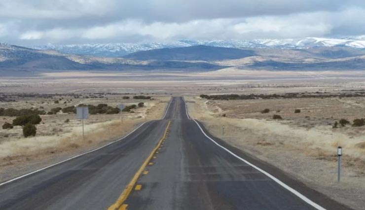 यहां अनोखे पदार्थ से बनाई जा रही सड़क, अब नहीं पड़ेंगे इसमें गड्ढ़े
