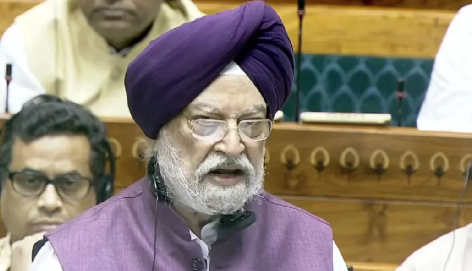 देश में पेट्रोल-डीजल और गैस की उपलब्धता पूरी, लंबे समय तक सप्लाई सुरक्षित: संसद में सरकार का बयान