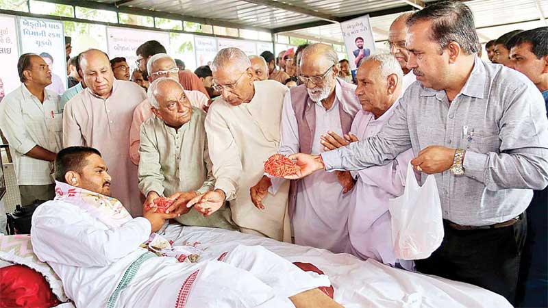 भूख हड़ताल के नौवें दिन हार्दिक पटेल ने घोषित की ‘वसीयत’, अपनी आंखें भी करेंगे दान ahemdabad,hardik patel,hunger strike,will