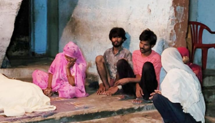 UP के हरदोई में जिसके अंतिम संस्कार की हो रही थी तैयारी, वो जिंदा आकर खड़ा हो गया