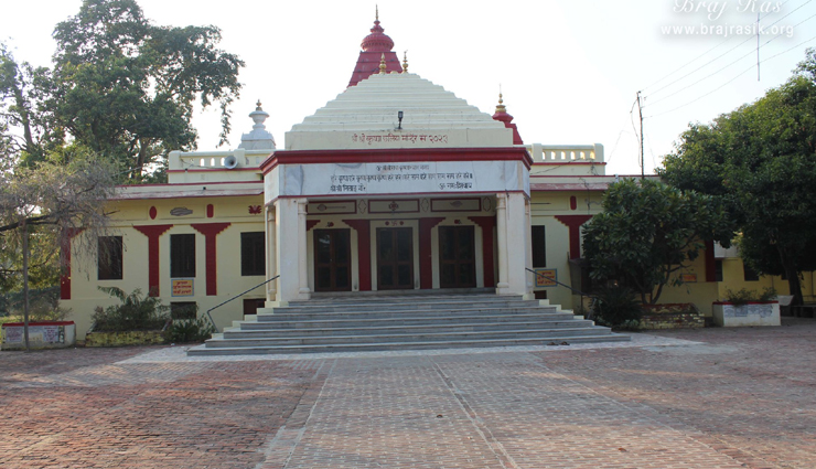 one can live in haridwar even without money,these ashrams have free arrangements for living and eating,holiday,travel,tourism